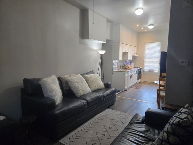 7204 S Rhodes Avenue, Chicago, IL 60619