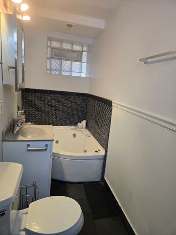 7204 S Rhodes Avenue, Chicago, IL 60619