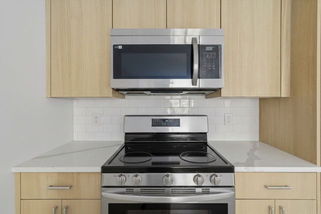 1035 Commonwealth Ave 505, Boston, MA 02215