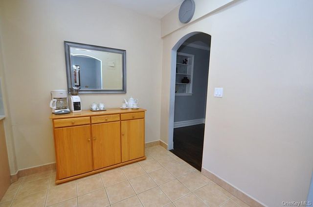 253 Garth Road 1T, Scarsdale, NY 10583