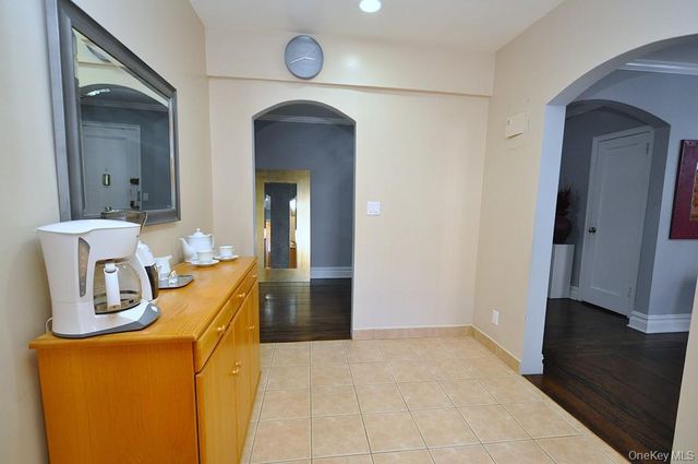 253 Garth Road 1T, Scarsdale, NY 10583