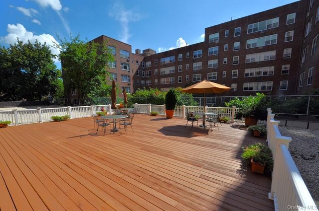 253 Garth Road 1T, Scarsdale, NY 10583