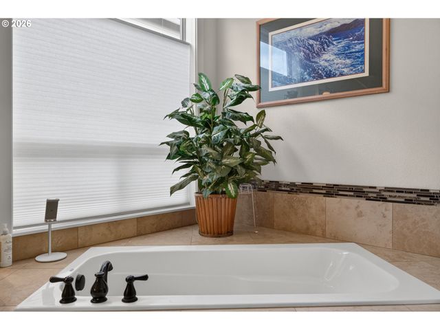 12577 Se VERLIE St, Happy Valley, OR 97086