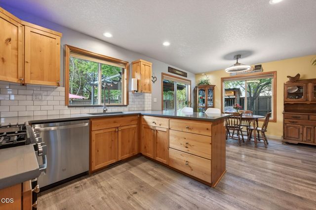 20696 Barton Crossing Way, Bend, OR 97701