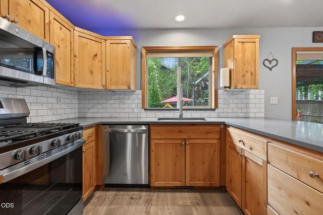 20696 Barton Crossing Way, Bend, OR 97701