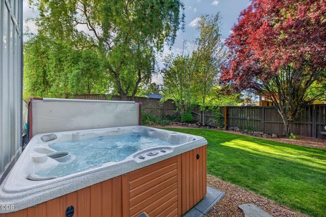 20696 Barton Crossing Way, Bend, OR 97701