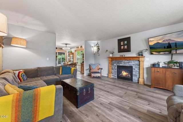 20696 Barton Crossing Way, Bend, OR 97701