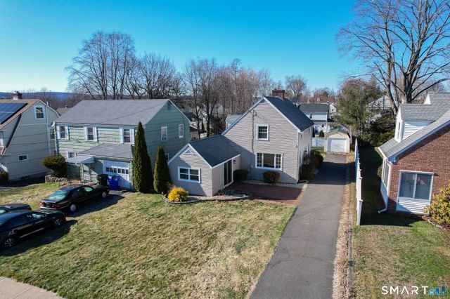 28 Woodmere Road, West Hartford, CT 06119