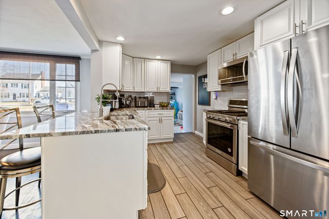 28 Woodmere Road, West Hartford, CT 06119