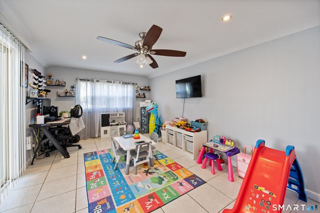 28 Woodmere Road, West Hartford, CT 06119