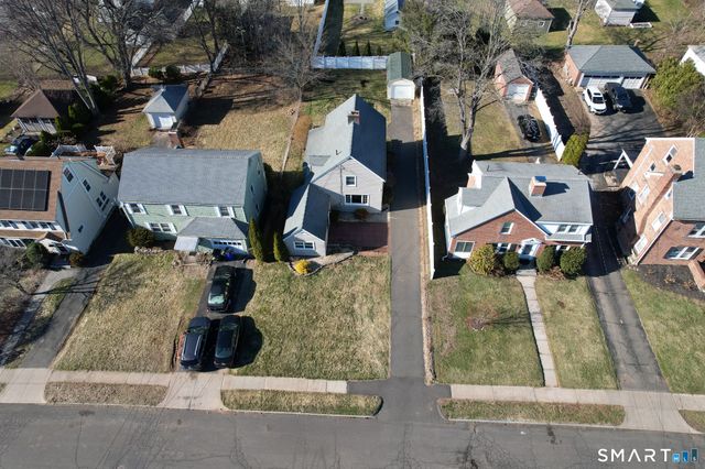 28 Woodmere Road, West Hartford, CT 06119