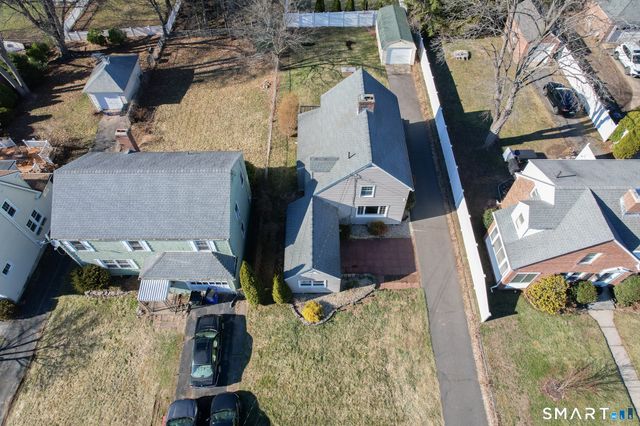 28 Woodmere Road, West Hartford, CT 06119