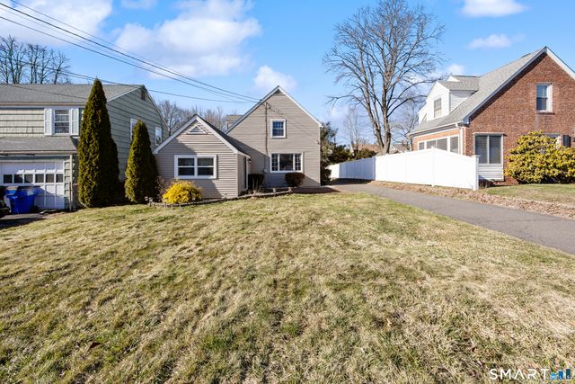 28 Woodmere Road, West Hartford, CT 06119