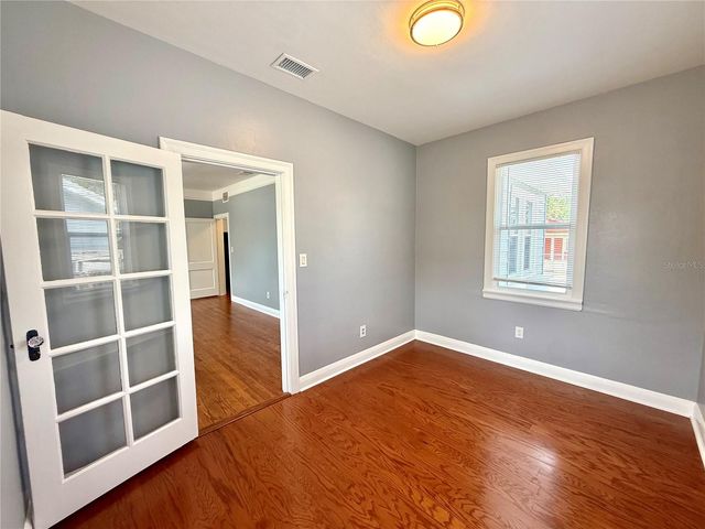 2323 W NORTH B STREET, Tampa, FL 33609