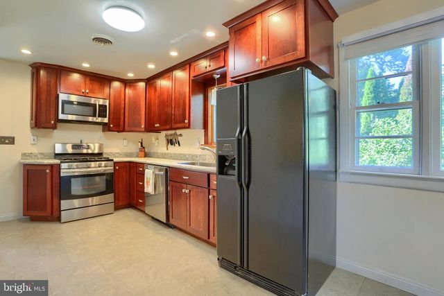 5640 CHAMBERS HILL RD, Harrisburg, PA 17111