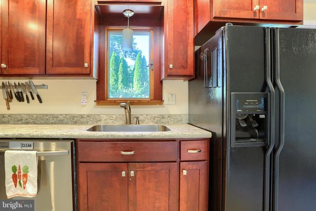5640 CHAMBERS HILL RD, Harrisburg, PA 17111