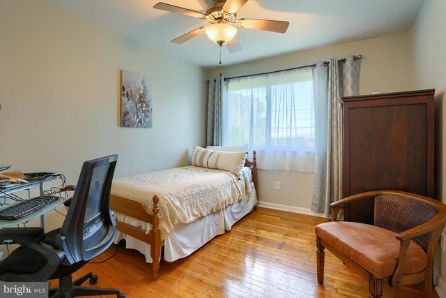 5640 CHAMBERS HILL RD, Harrisburg, PA 17111