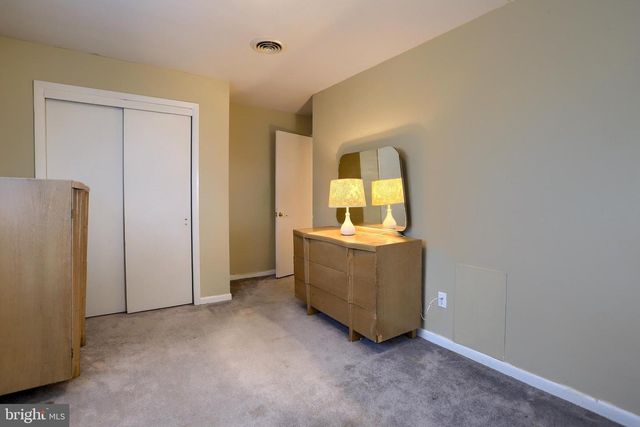 5640 CHAMBERS HILL RD, Harrisburg, PA 17111