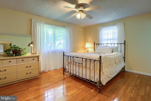 5640 CHAMBERS HILL RD, Harrisburg, PA 17111