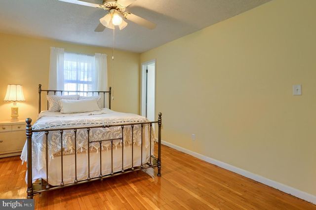 5640 CHAMBERS HILL RD, Harrisburg, PA 17111