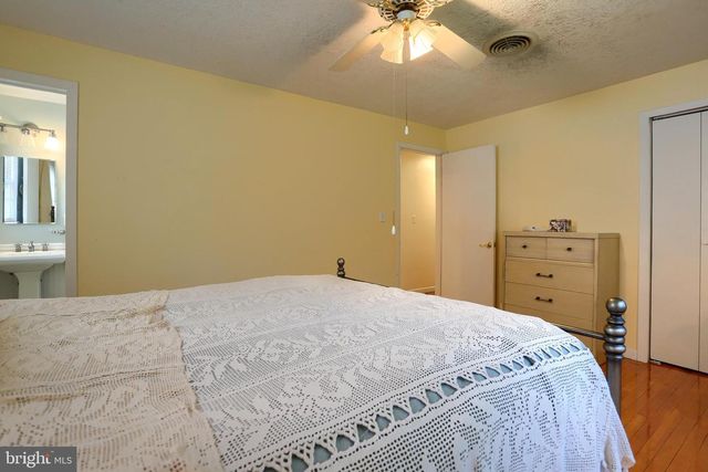 5640 CHAMBERS HILL RD, Harrisburg, PA 17111