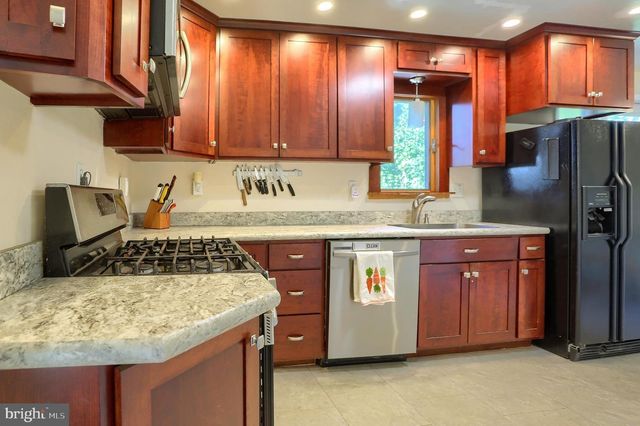 5640 CHAMBERS HILL RD, Harrisburg, PA 17111
