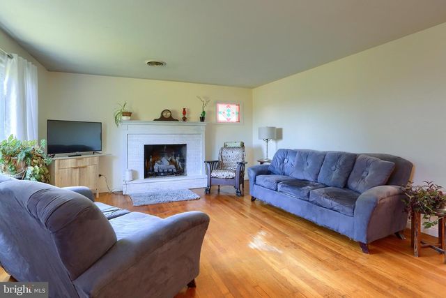 5640 CHAMBERS HILL RD, Harrisburg, PA 17111