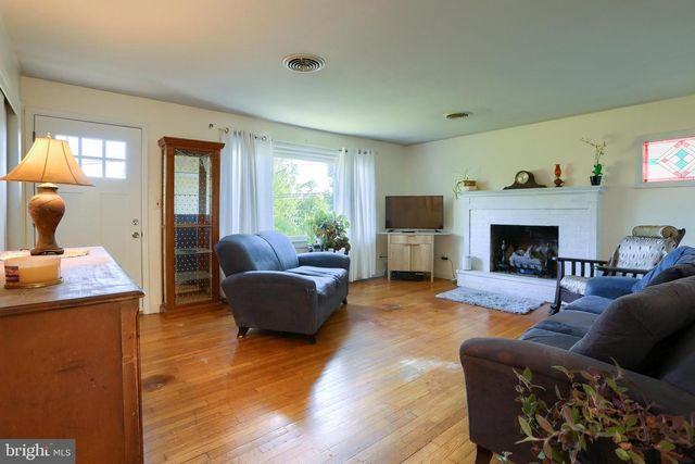5640 CHAMBERS HILL RD, Harrisburg, PA 17111