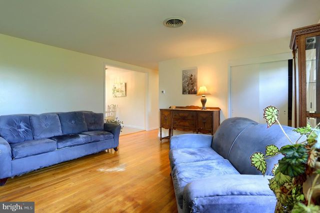 5640 CHAMBERS HILL RD, Harrisburg, PA 17111