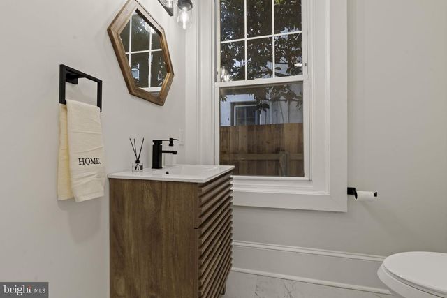 147 W HARVEY ST, Philadelphia, PA 19144