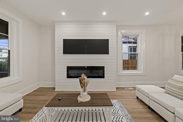 147 W HARVEY ST, Philadelphia, PA 19144