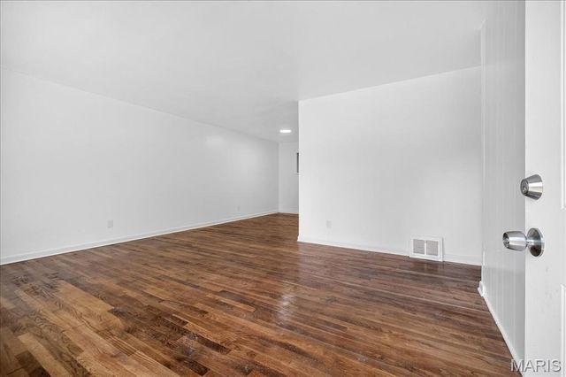1050 Ozment Drive, Florissant, MO 63033