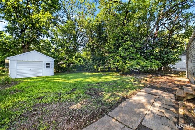 1050 Ozment Drive, Florissant, MO 63033