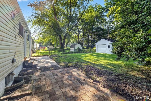 1050 Ozment Drive, Florissant, MO 63033