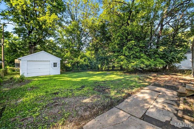 1050 Ozment Drive, Florissant, MO 63033