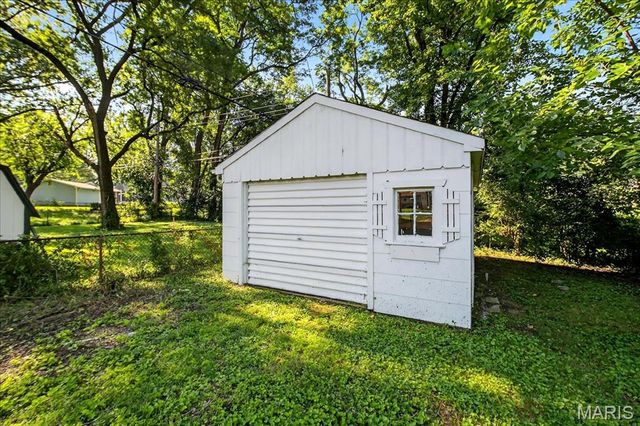 1050 Ozment Drive, Florissant, MO 63033