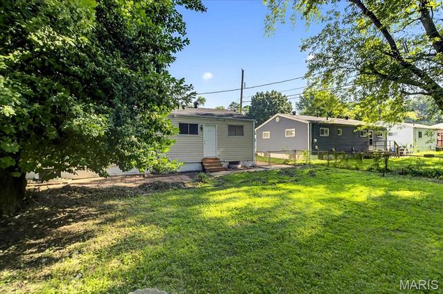 1050 Ozment Drive, Florissant, MO 63033