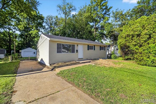 1050 Ozment Drive, Florissant, MO 63033
