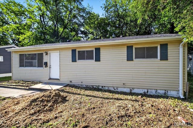 1050 Ozment Drive, Florissant, MO 63033