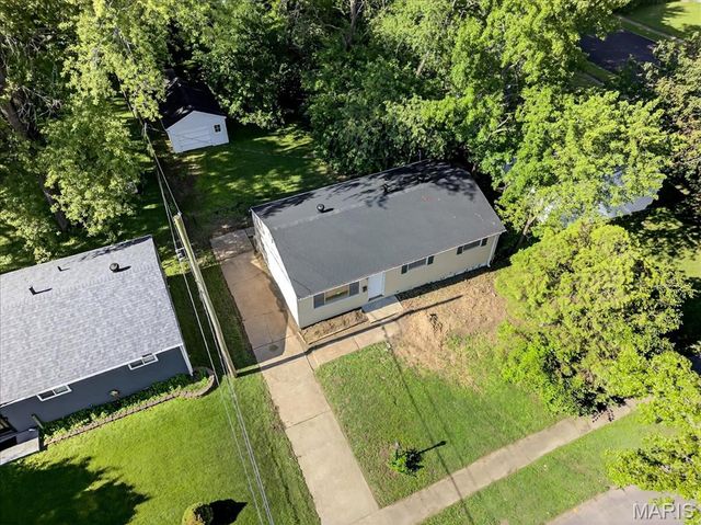 1050 Ozment Drive, Florissant, MO 63033