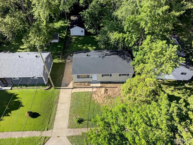 1050 Ozment Drive, Florissant, MO 63033