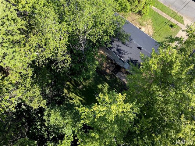 1050 Ozment Drive, Florissant, MO 63033