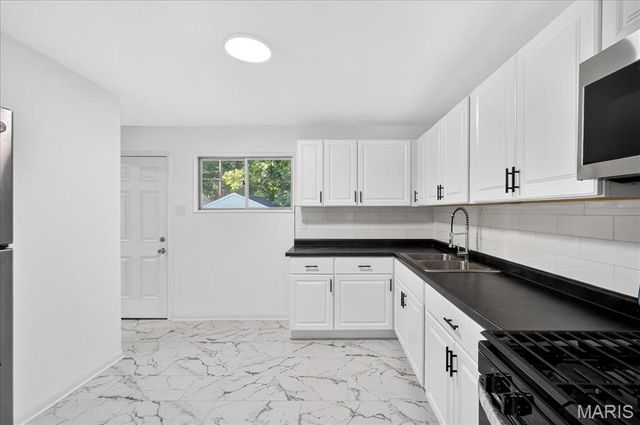 1050 Ozment Drive, Florissant, MO 63033