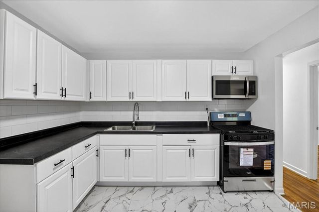 1050 Ozment Drive, Florissant, MO 63033