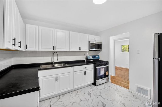 1050 Ozment Drive, Florissant, MO 63033