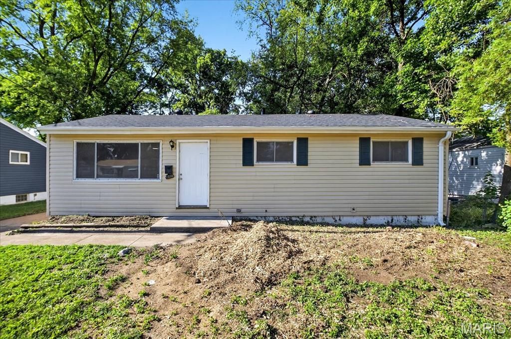 1050 Ozment Drive, Florissant, MO 63033