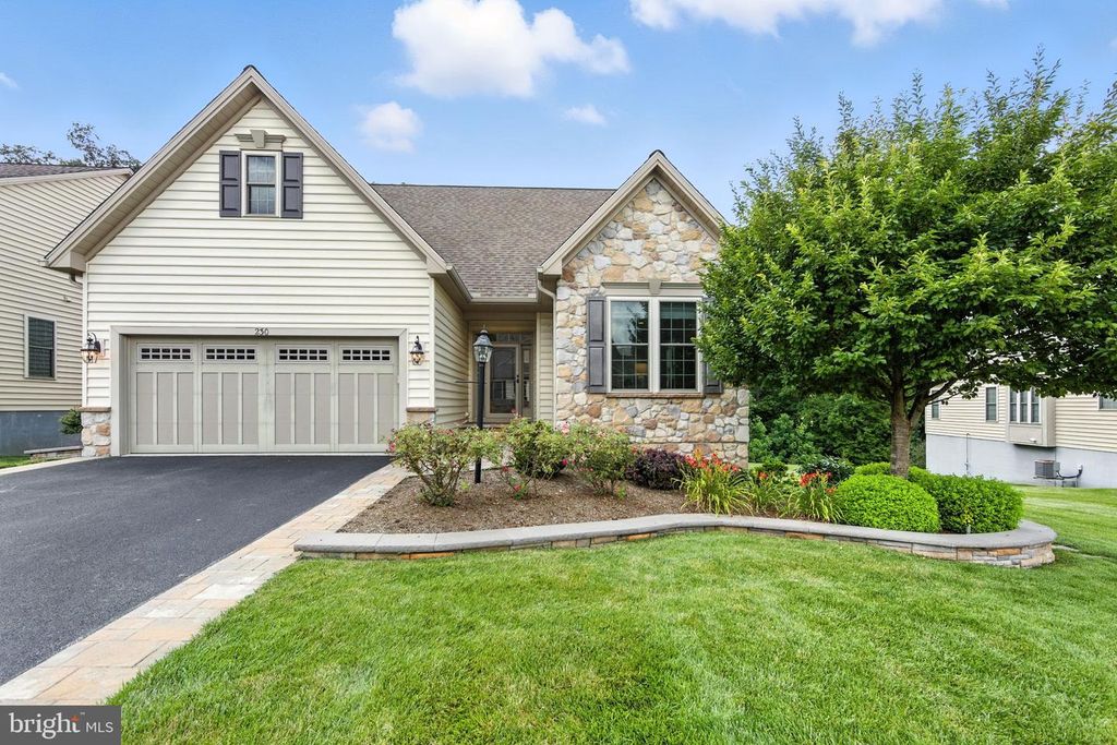 230 HONEYCROFT BLVD, Cochranville, PA 19330