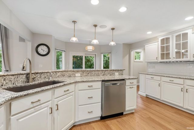 9622 Stowaway Cove, Fort Wayne, IN 46835