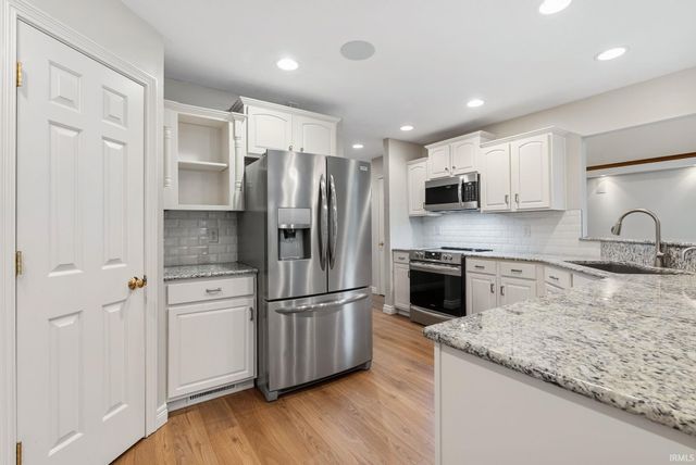 9622 Stowaway Cove, Fort Wayne, IN 46835