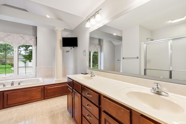 9622 Stowaway Cove, Fort Wayne, IN 46835